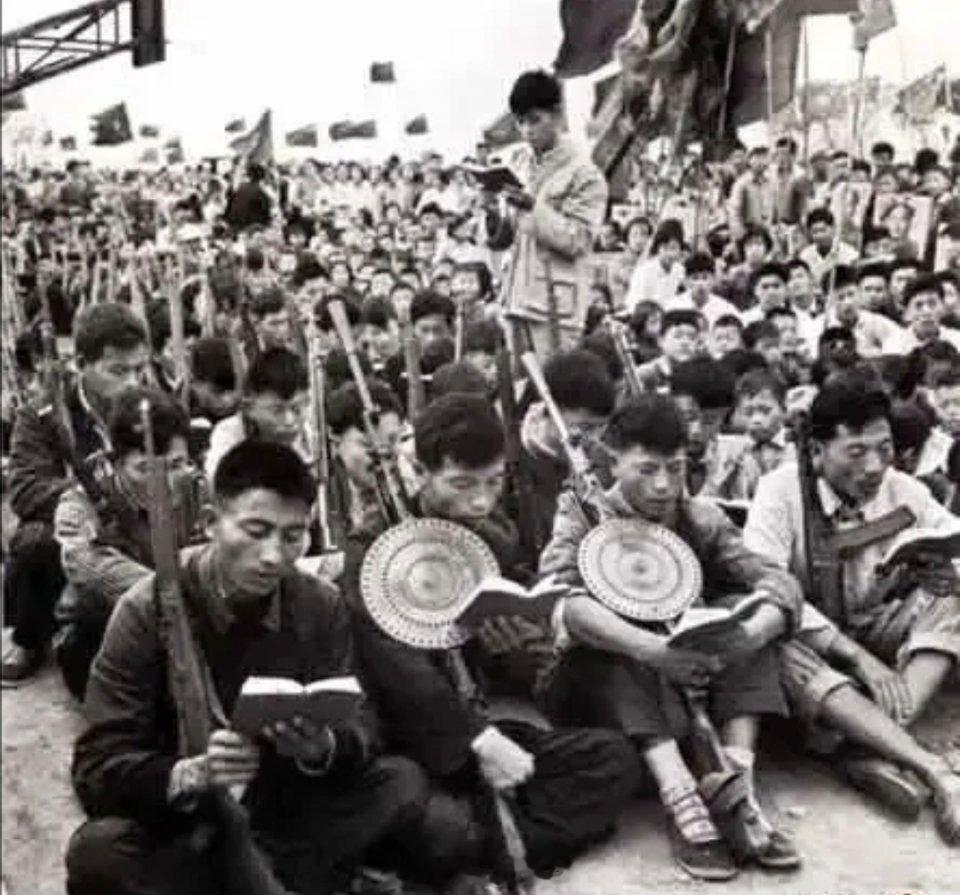 1968，文攻武卫，枪声响起这是五十多年前，实实在在发生过的事情，当事人很多都还