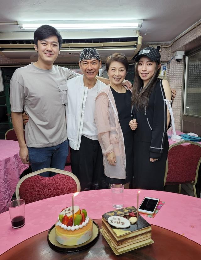 他就是香港著名演员江华的儿子，长得跟爸爸一样帅气，可惜没有进入娱乐圈发展。