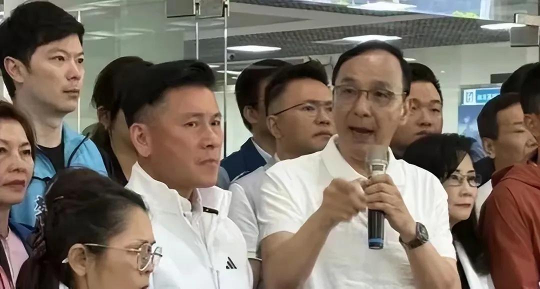 现在应该知道大陆为什么不急于统一台湾？因为台湾一直在中国人手里，台湾拖得越久就没