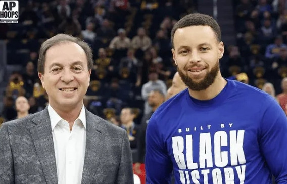 今日，据勇士队记AnthonySlater报道，未来一个月内，勇士老板拉科布与