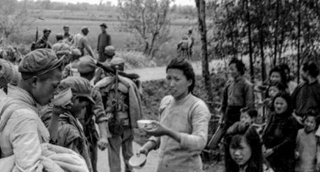 1948年，东北野战军某纵刚刚取得了大捷，纵队某连驻扎在小村子里。没人想到，