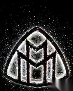 迈巴赫，居然卖不动了。对，就是那个加价几十万，老板们排队抢的迈巴赫。前几年还跟