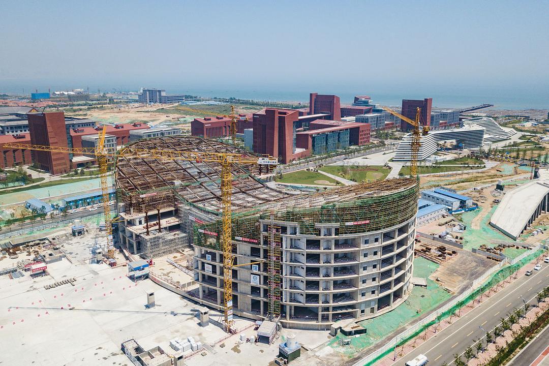 逛完威海我算是看明白了，青岛靠港口制造业稳坐山东头把交椅，烟台凭化工能源破万亿G