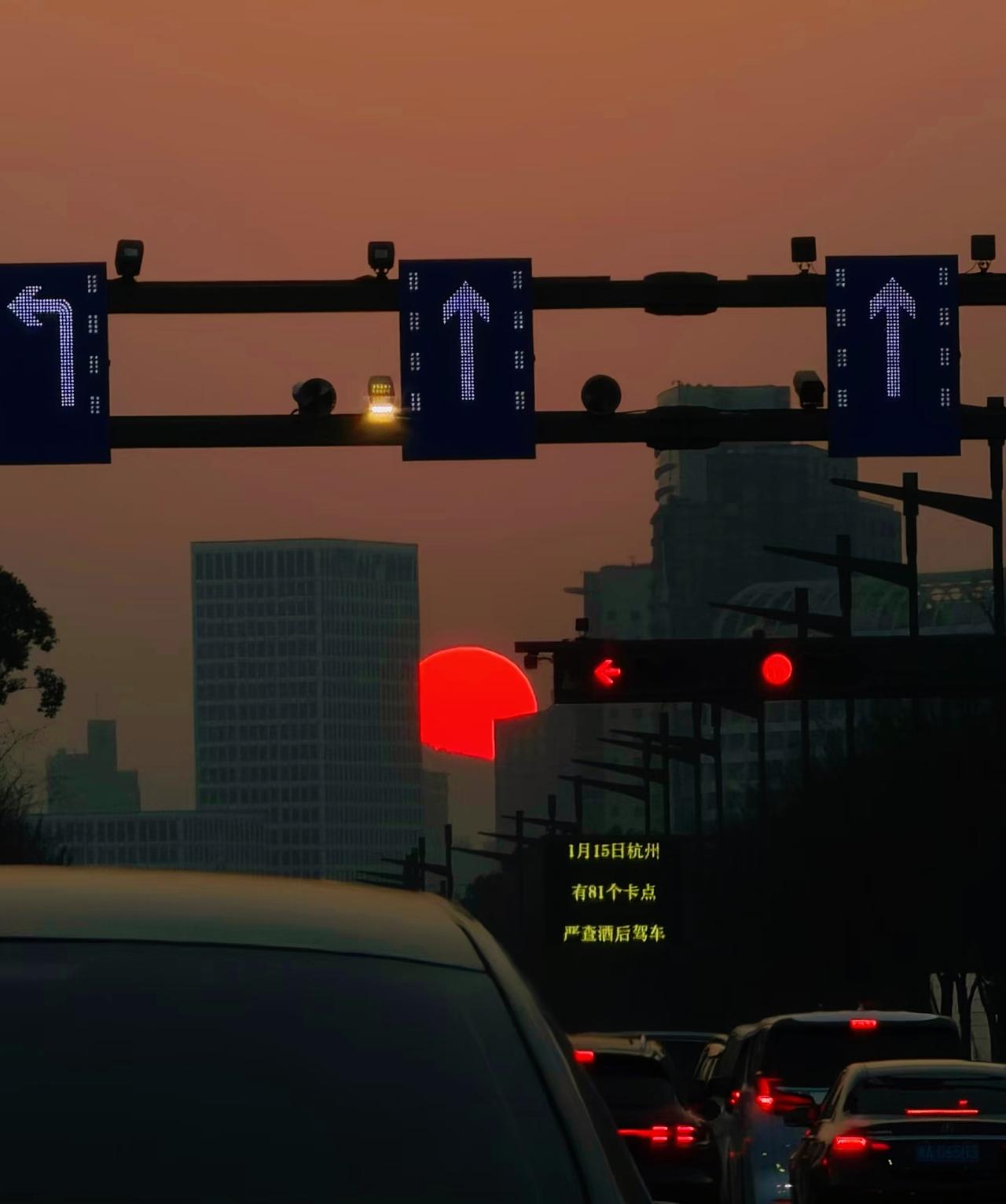 ：）一位退休的老人说:权力越大越要清醒。大道无形，大音稀声，如果你不当领导，