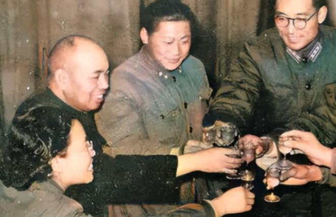 1955年，许世友喝得正高兴时，接到了北京打来的电话，他显得有些不悦，冷冷地说：