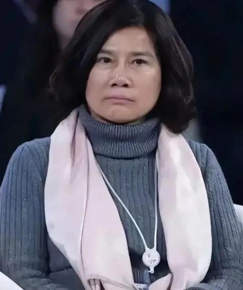 一次，俞敏洪问董明珠：“为什么你丈夫去世将近30年你都没有再婚？”董明珠也不藏着