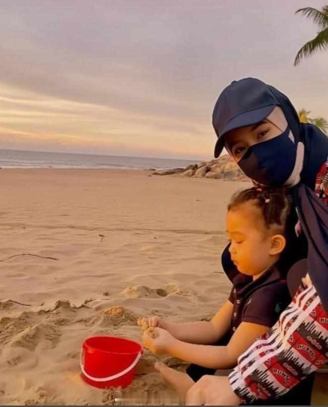 王室王室文莱王室文莱二王妃和女儿，最近莎拉好像又怀了，由此类推阿妮莎怀的应该是