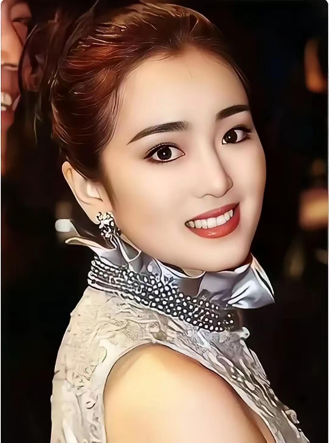 巩俐美到失语五官端正身材高挑唯一的遗憾就是没有孩子这么好的基因就此浪费