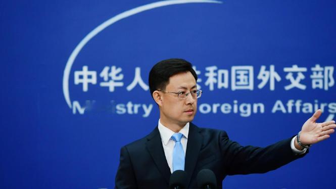 中菲爆发海上冲突，菲亮刀子威胁，中方一招制敌，美国火速选边站中菲南海新一轮交锋