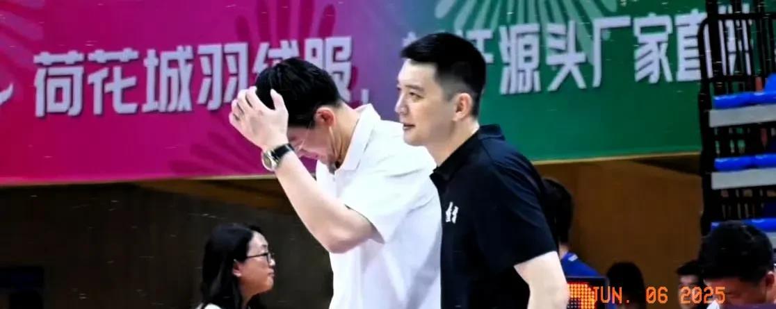 输给辽宁后！骄傲的王博低下头，赛后站在杨鸣身边，没有心气了，这是全运会，可不是带