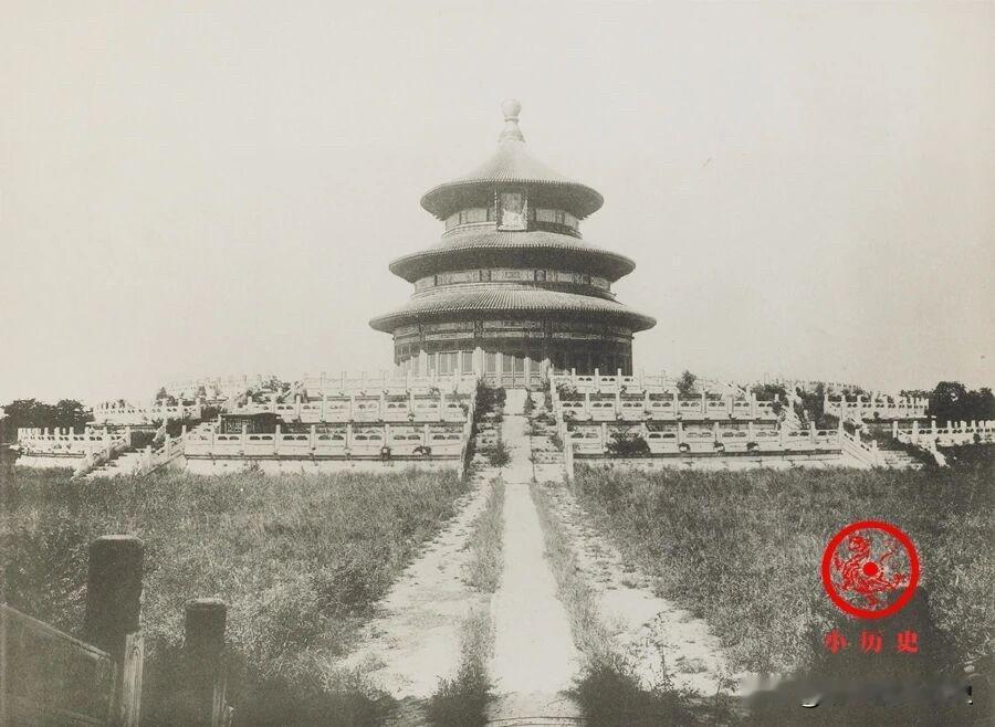 【晚清天坛老照片】图一是天坛祈年殿，图二是天坛圜丘，均选自天津山本写真馆出版的《