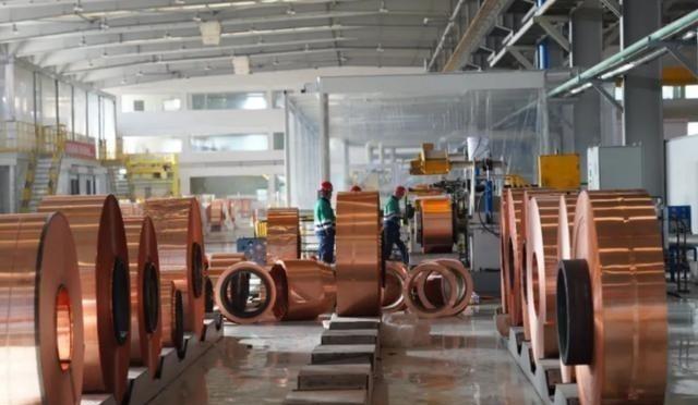 美国这次蒙了，最近美国大量囤积了铜，把铜价炒上天去了，可美国万万没料到，中国根本