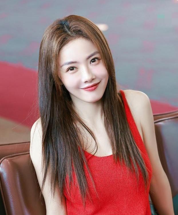 蔡文静为什么结不了婚？原因很简单，不是因为她家是重组家庭，而是她有一个谁也无