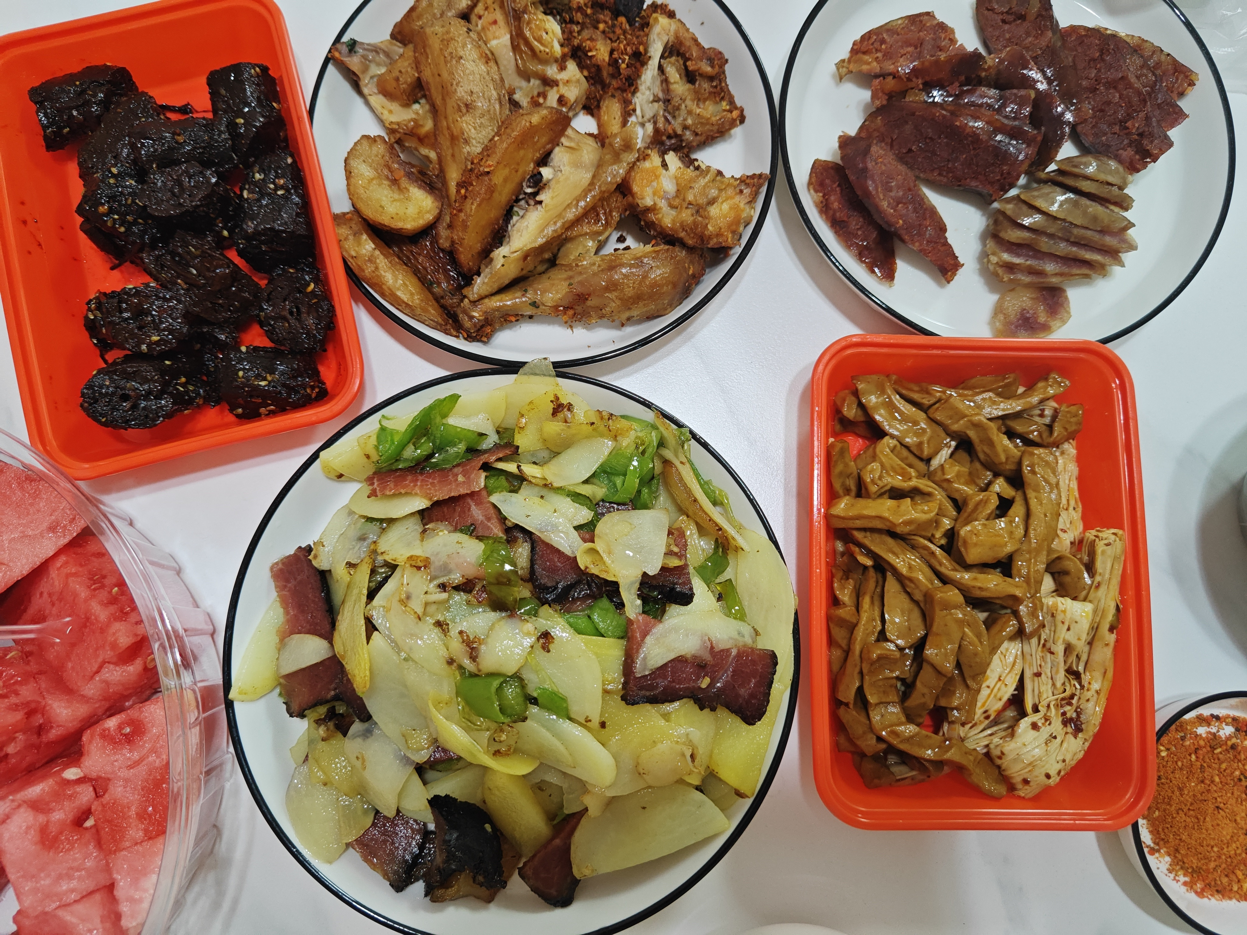 还是蹭饭香[爱心]PS：香肠是我切的~干饭人​​​