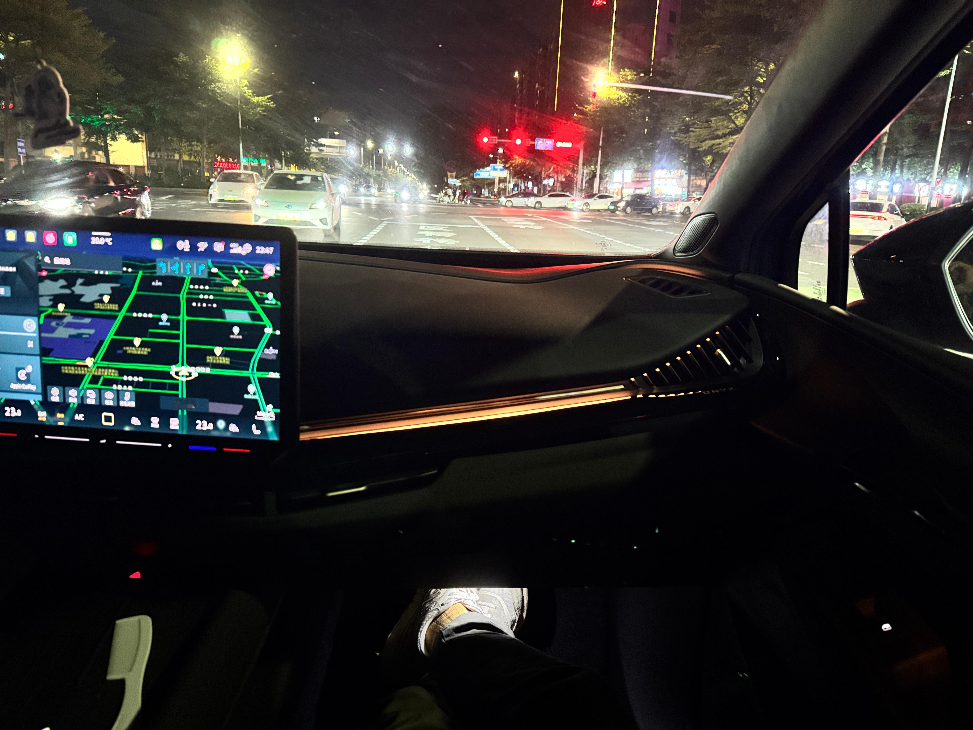 开了一下，金大众，不得不说，比ID3好不少，有正确的分量感，但是控得住，开起开得