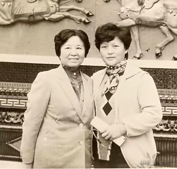 浙江越剧界两位著名的表演艺术家，是被誉为“浙江五大小生”其中的两位。戏迷朋友还记