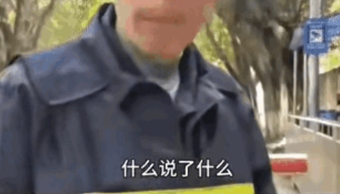 风气真的变了！留学生没有通行证却想把车开进校园充电，没想到保安不让进，留学生一副