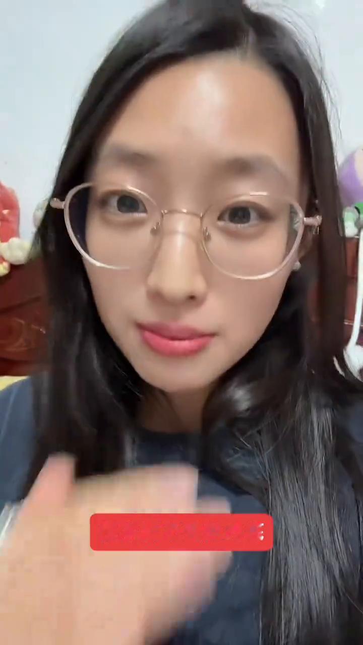 我真的严重怀疑黄白这对CP是不是碰到了什么？就这阵根本看不到它的底，也看不到它底