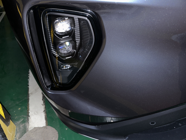 验车要小心开出交付后无法售后因为验车不是特别细，对蔚来比较比放心！新车第二天镀