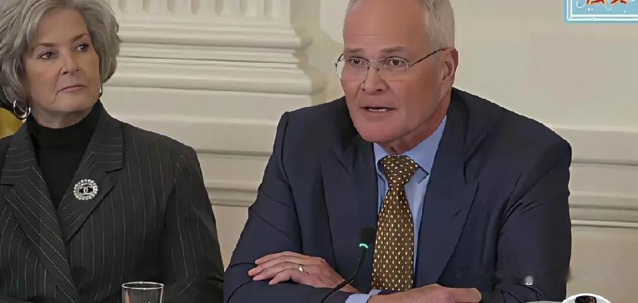 特朗普拉来近20家石油巨头高管，拍着胸脯喊“投1000亿美元去委内瑞拉采油，安全