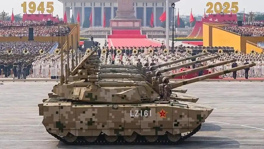 美国这回真的坐不住！美媒难得说出大实话，中国100主战坦克登顶世界主战坦克排