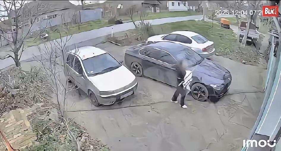 出国旅游安全第一不要轻信任何人，同胞害你没商量，三个中国男人在塞尔维亚多洛沃机场