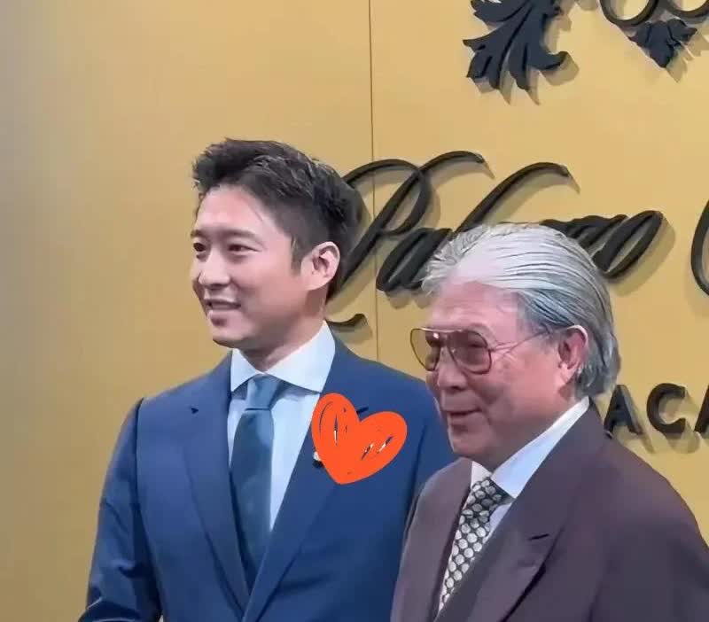 霍启仁大婚，可父亲霍震庭却开始犯愁了，不是因为不满意小儿子的华裔儿媳妇，