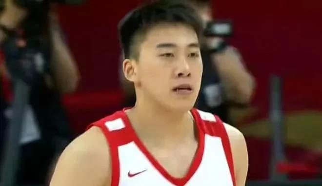 中国男篮75:72险胜波黑，只有四人人合格，胡金秋8中7得到16分6个篮板正负值