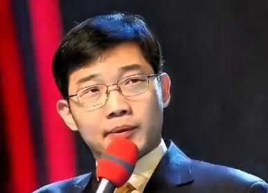 2003年元宵晚会后台，大兵当着满屋人面拨通了奇志的电话：“以后分成，我八你二。