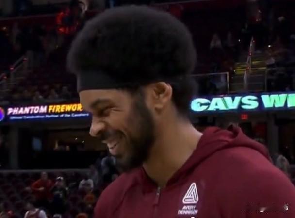 阿伦笑出了声！阿伦谈哈登：“太不可思议了。”“每次跟哈登做完挡拆。”