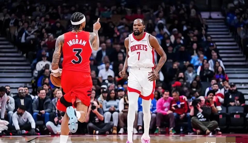 火箭队最近真打出了点味道。申京不瞎单干了，阿门冲起来像开了挂，替补席突然炸了锅