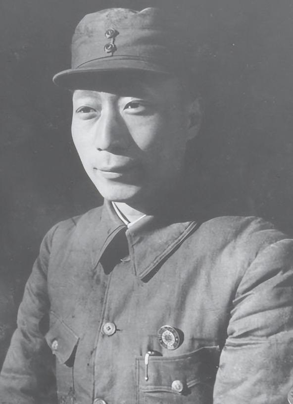 1948年，毛主席的厨师正要杀鱼，却被聂荣臻一把按住手：“先别急着杀，看着有点问