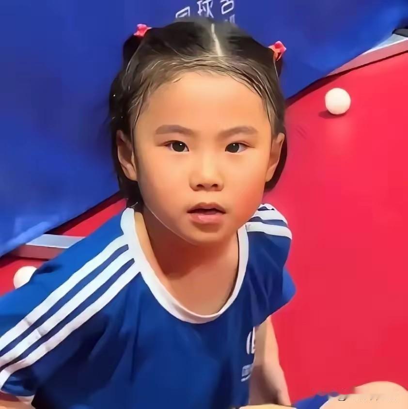 王楠10岁的女儿郭依嘉，刚在上海结束的全国少儿乒乓球锦标赛预赛上，独自一人拖着行