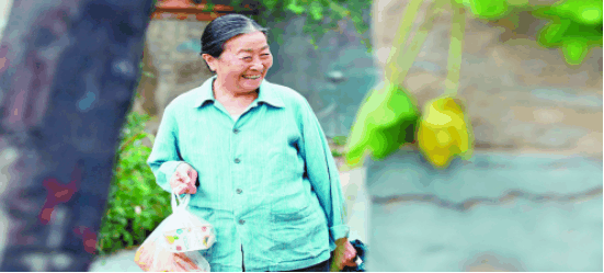 城里媳妇坐月子, 气坏了农村婆婆, 到底谁是“诚心”的?
