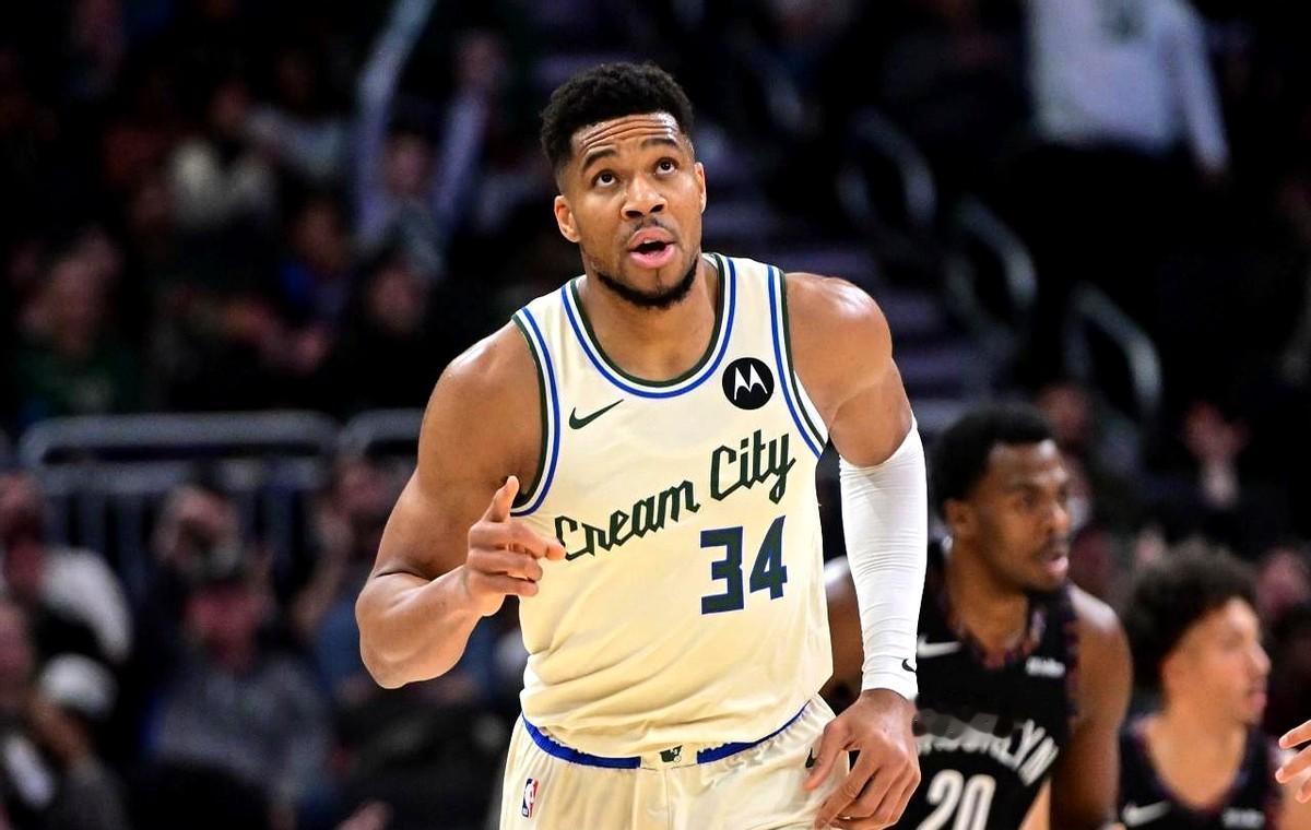 字母哥的交易电话，为什么突然静音？雄鹿管理层撕开计划书，决定围绕他继续冲冠。