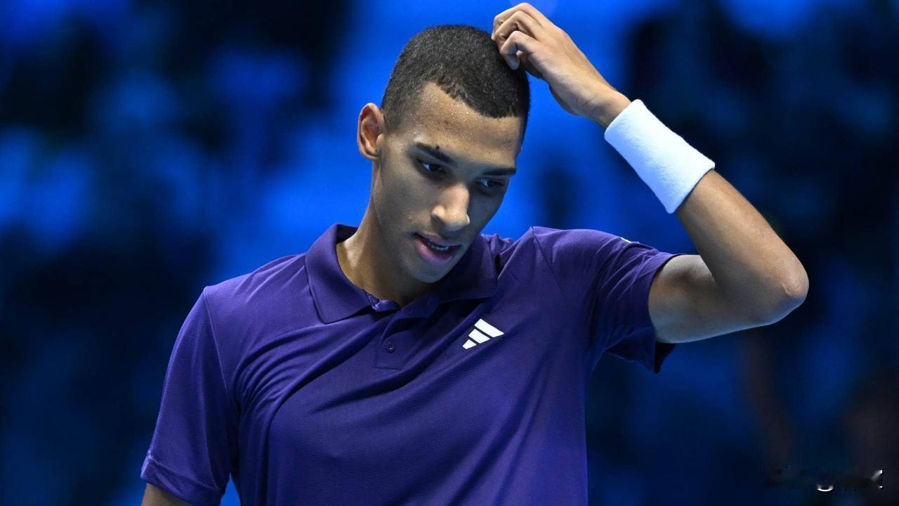 谢尔顿，年终总决赛理论三连败？刚刚结束的一场年终总决赛小组赛，首次亮相年终总决