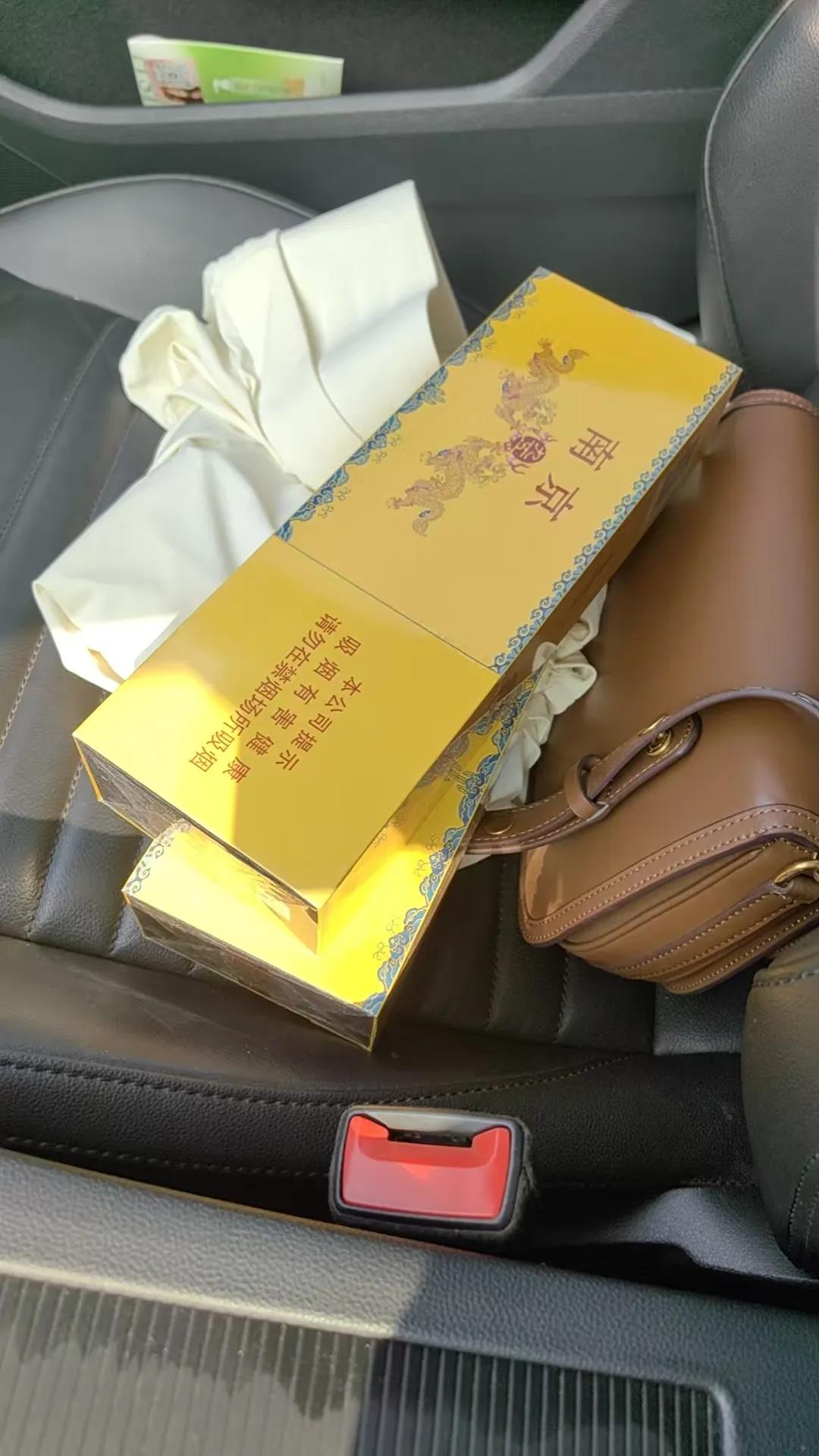 坐了一下午屁股都坐疼了，但是对方在讲啥根本不知道，因为在工地上你会发现一个奇怪现