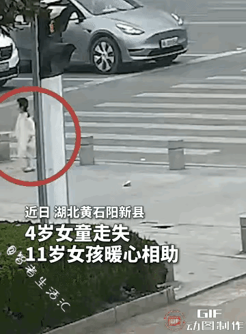 这件事后来直接登上了央视新闻直播间。湖北阳新一名4岁小女孩跟着姐姐出门玩耍，没留