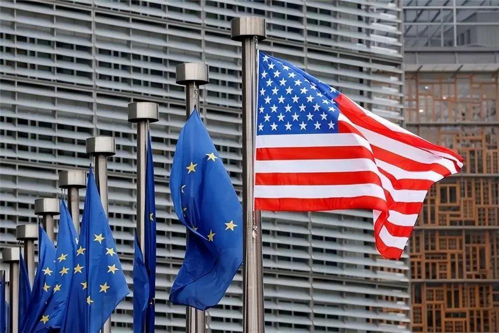接下来该欧洲给美国扛雷了。美国的第一阶段降息，利率水平从最高的5.5%降到了现在
