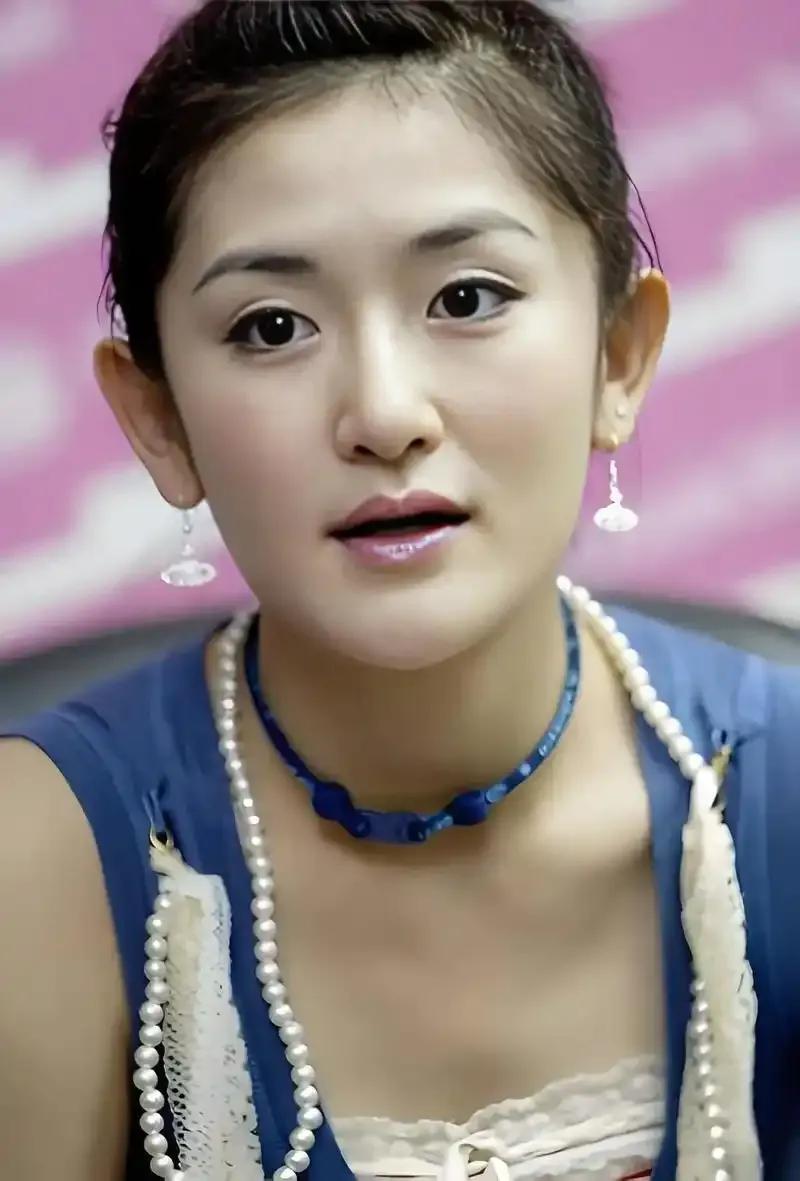 🌞一次，谢娜在包文婧那借了3万澳元，后来还给她3万人民币，包文婧闷闷不乐，