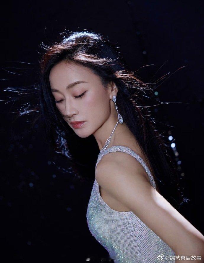 赵子琪一分钟不多呆练完舞台一秒不耽误，火速返程，赵子琪也太实在了！赵子琪初舞台