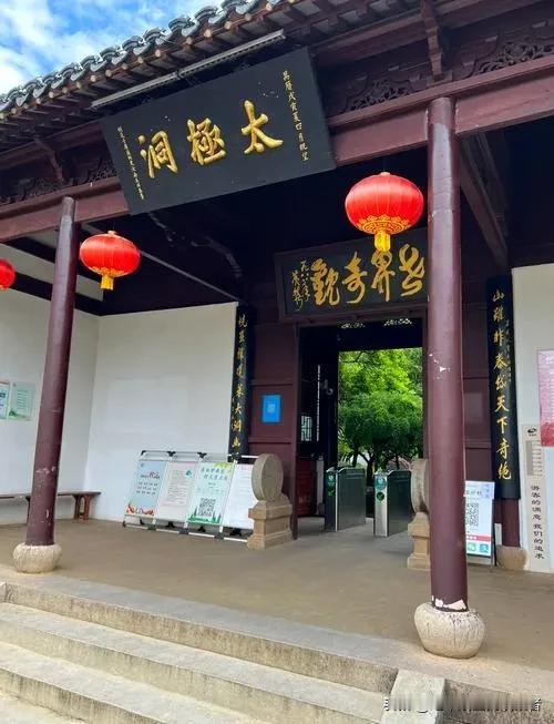 安徽广德的三件套火了：炖锅、桃酥、卡旺卡。作为一名安徽人，我为安徽这个名不见经传