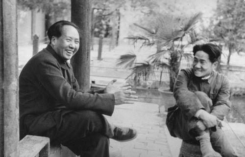 在抗美援朝志愿军总部里，能够与彭德怀总司令对弈的只有三人：志愿军副司令员洪学智、