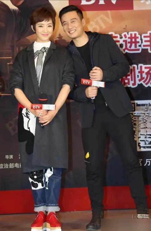白天在片场演父女，晚上回酒店搂着睡一张床。这哪是演戏，这是“公款谈恋爱”加“合法
