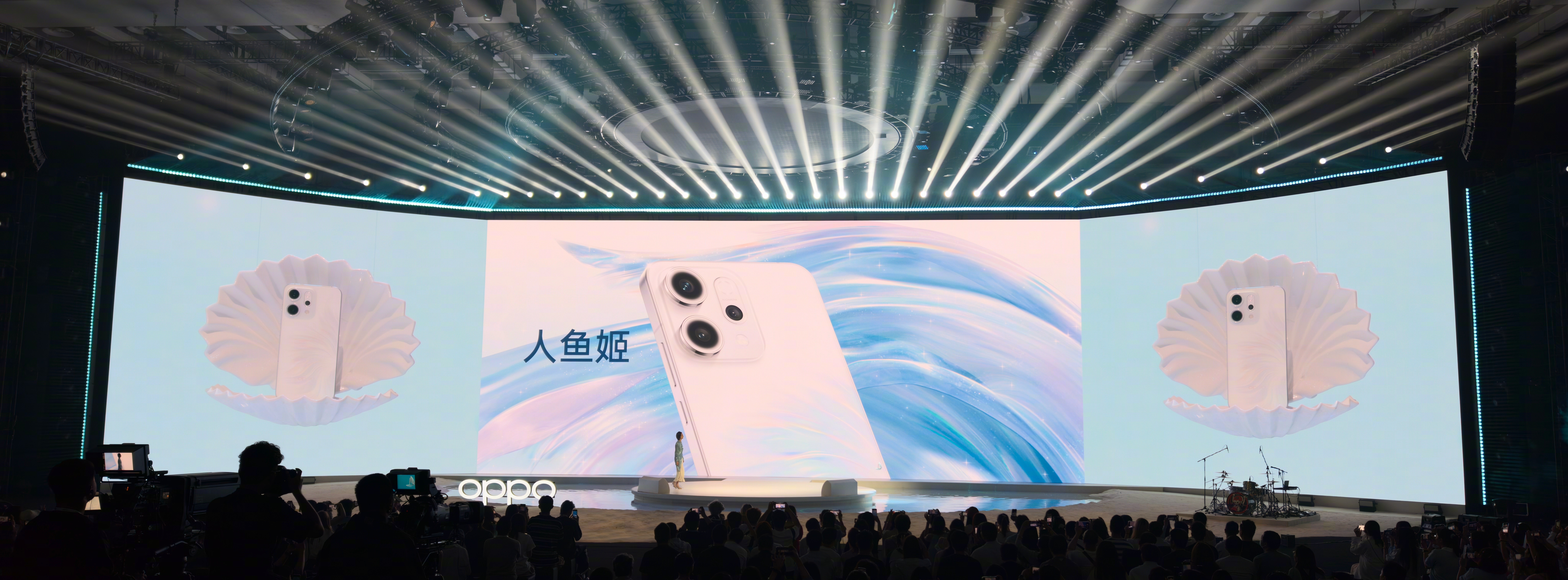 OPPOReno14系列正式发布了：这次Reno14标准版采用全新人鱼姬设计，