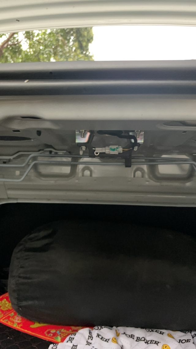 舒适版的吉利帝豪前天车子被刮蹭送去了4儿子店，今天发消息让我去提车，当时由于是