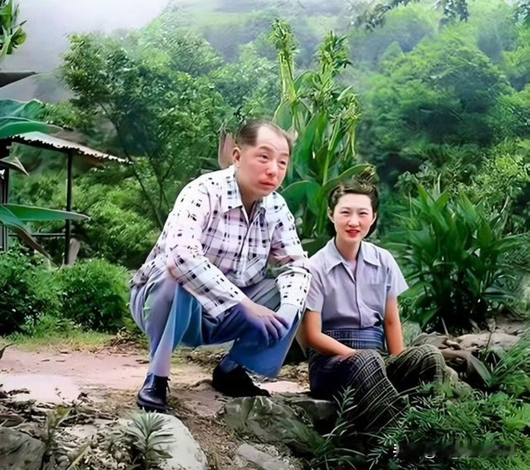 1953年，在台湾新竹井上温泉的深山里，张学良与赵一荻幽禁岁月的侧影被永久定格。