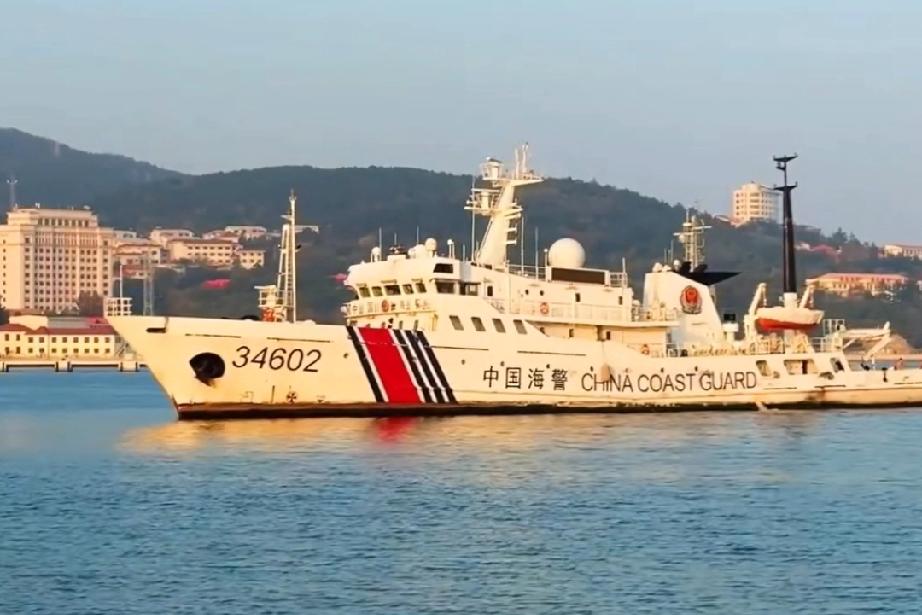 返港的海警船，满身都是守护的勋章……看这返港休整的海警船，像极了伤痕累累的