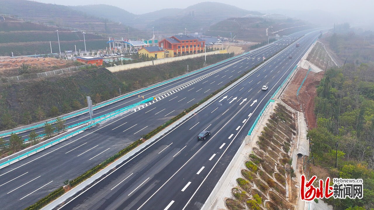 石太高速公路改扩建工程通车探访: 一路通冀晋 太行启新途