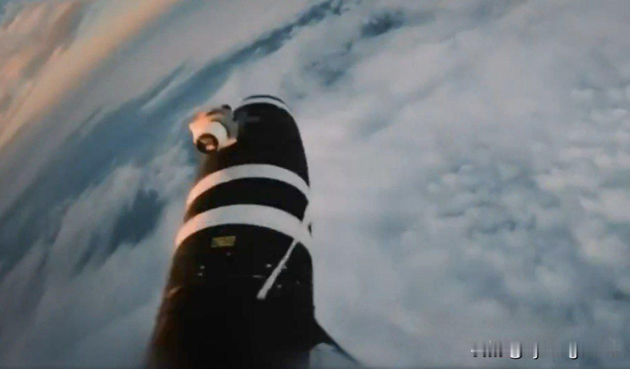 🇷🇺网络上出现了升级版“天竺葵-2”的画面。现在它们配备了可旋转/固定的